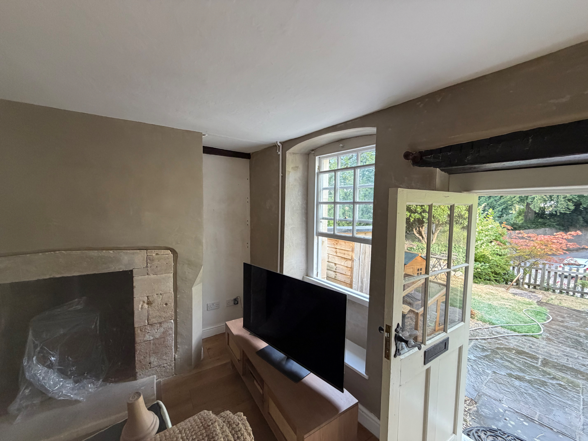 Breathable lime plaster carried around the sash window and garden door